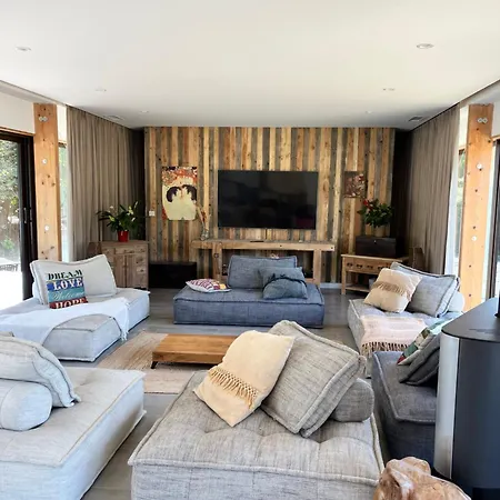 Des Chateaux Du Pessac Leognan