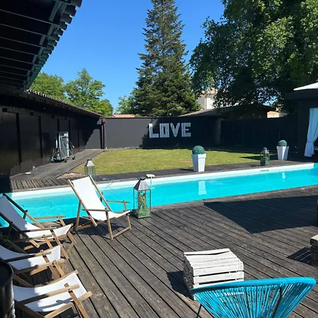 Des Chateaux Du Pessac Leognan Willa *