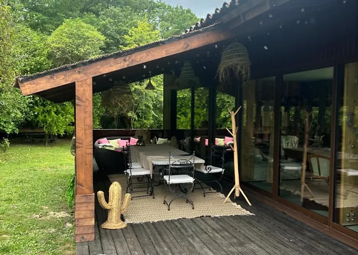 Des Chateaux Du Pessac Leognan *