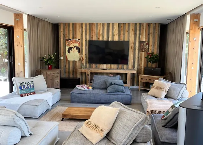 Des Chateaux Du Pessac Leognan