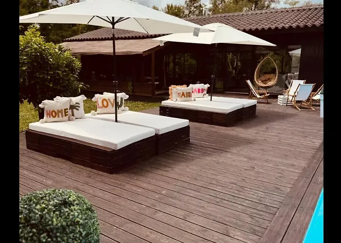 Des Chateaux Du Pessac Leognan *