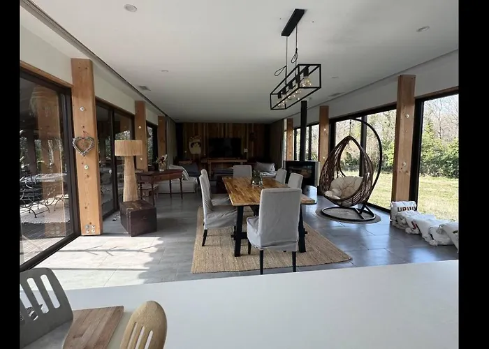 Des Chateaux Du Pessac Leognan * Martillac