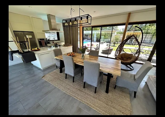 Des Chateaux Du Pessac Leognan Villa